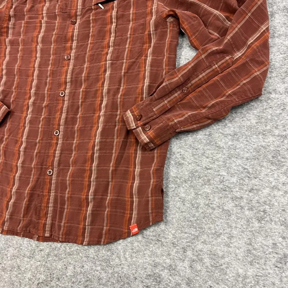 The North Face Shirt Mens M Red Brown Plaid Button Up Casual Pocket Outdoors